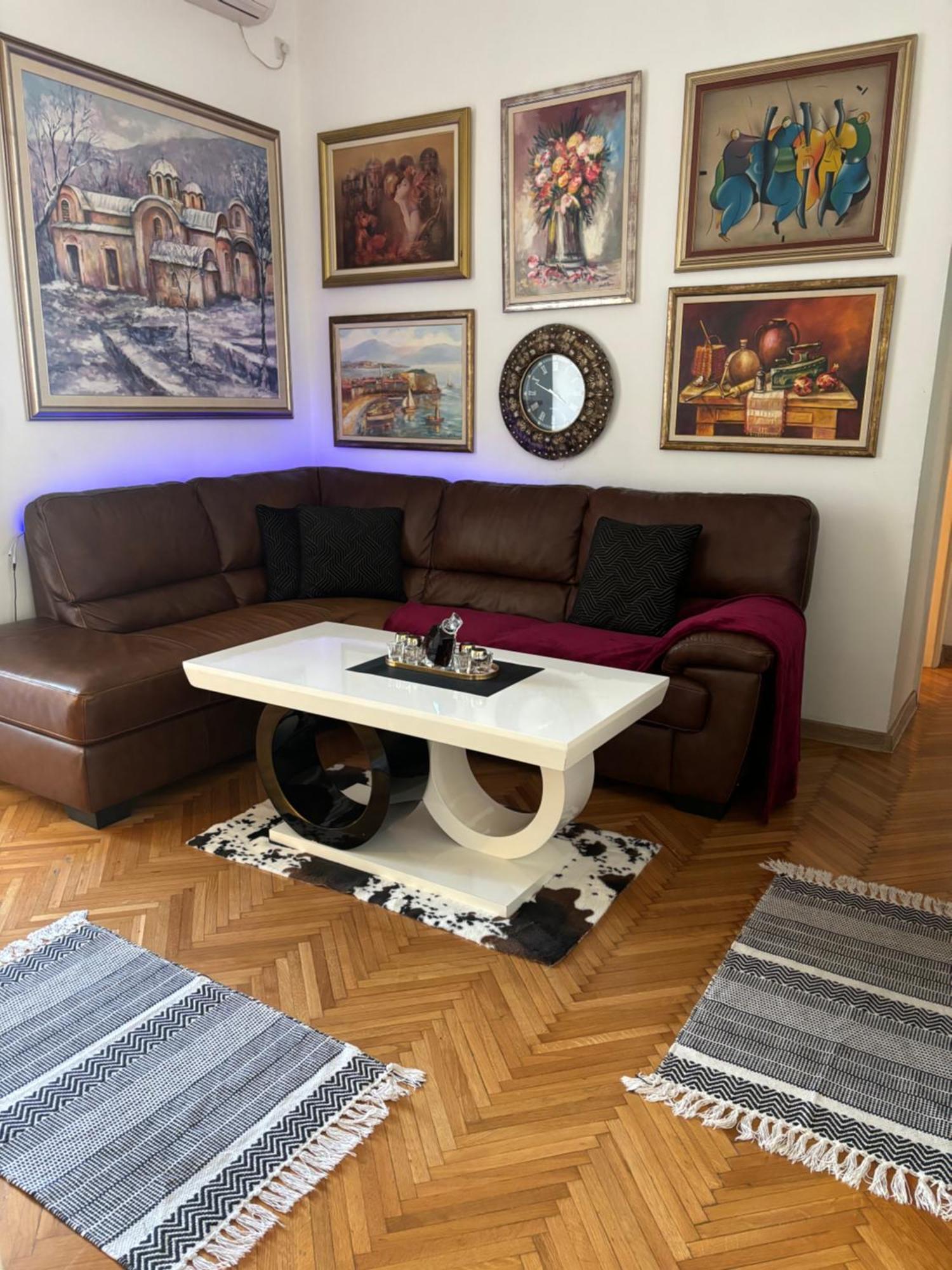 Stylish King Downtown Apartment Podgoriţa Exterior foto